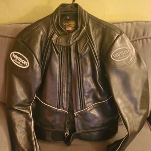 Classic Vanson jacket… gently used. Size 42 men